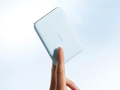 Anker's Nano Power Bank (5K, MagGo, Slim) en bleu