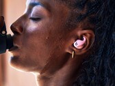 Les Powerbeats Fit sont disponibles en quatre couleurs, dont le rose. (Source d'image : Apple)