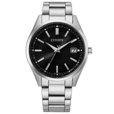 Montre Citizen CB0300-53E Eco-Drive à commande radio, dotée d'un cadran noir à effet soleil, d'un boîtier en acier inoxydable de 40 mm, d'un bracelet à trois maillons et d'un guichet de date à 3 heures.
