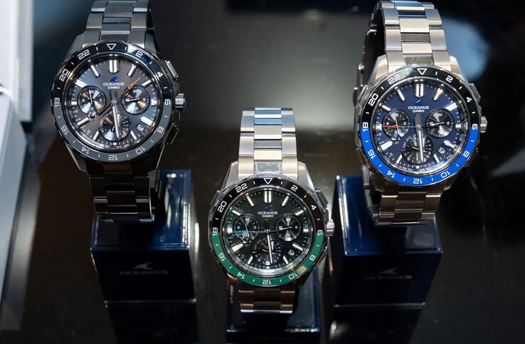 Trois montres Casio Oceanus OCW-P3000, de couleur bleue, verte et noire, disposées côte à côte.