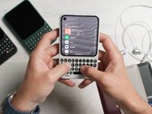 Bien qu'il soit équipé d'un clavier, le Clicks Communicator est relativement compact.