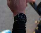 Garmin a publié la version bêta 17.40 pour la smartwatch Forerunner 945 LTE (photo). (Source de l'image : Garmin)