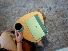 La nouvelle Moto Pad 2026 est en fait un rebrand de la Lenovo Idea Tab. Photo : une photo promotionnelle montrant l'arrière de la nouvelle tablette.