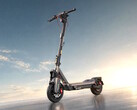La trottinette électrique Segway Max G3 Plus est dotée d'un mode « boost » de 2 200 W, permettant une accélération de 0 à 15 mph en 2,4 secondes.