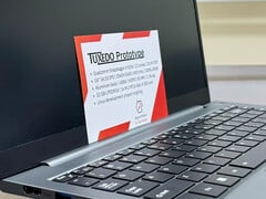 Tuxedo pourrait reprendre ses travaux avec le SoC Snapdragon X2 Elite. Photo : Un prototype équipé du Snapdragon X Elite. (Source de l&#039;image : Tuxedo)