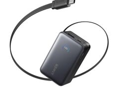 Le power bank A1638 est doté d&#039;un câble et d&#039;un écran intégrés (Image source : Anker)