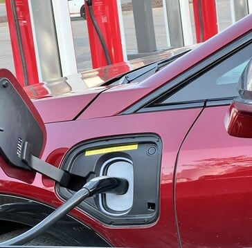 Cadillac Optiq NACS port Essai de superchargeur.