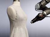 Le MIT Self Assembly Lab a prototypé une méthode de production de robes en tricot 4D qui garantit un ajustement parfait grâce à la chaleur (Source : MIT Self Assembly Lab)
