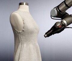 Le MIT Self Assembly Lab a prototypé une méthode de production de robes en tricot 4D qui garantit un ajustement parfait grâce à la chaleur (Source : MIT Self Assembly Lab)