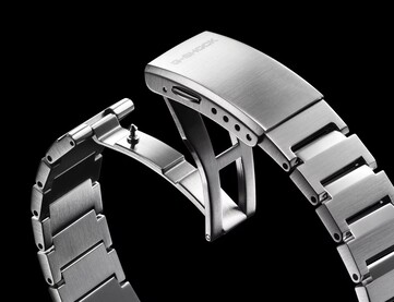 Le bracelet en acier inoxydable du GST-B1000BD est doté d'un fermoir déployant à bouton-poussoir