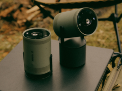 Samsung Le projecteur Freestyle x Helinox sera doté d'un habillage personnalisé et d'un étui de transport de la batterie. (Image source : Samsung)