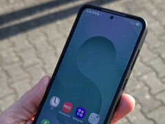 Le Galaxy 26 pourrait ne pas se charger plus rapidement que le Galaxy S25 (photo). (Source de l'image: Notebookcheck)