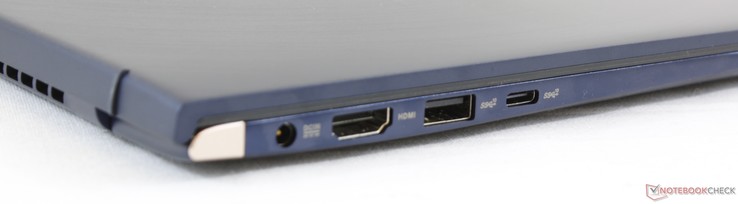 Côté gauche : entrée secteur, HDMI, USB A 3.1 (10 Gbit/s), USB C Gen. 2.