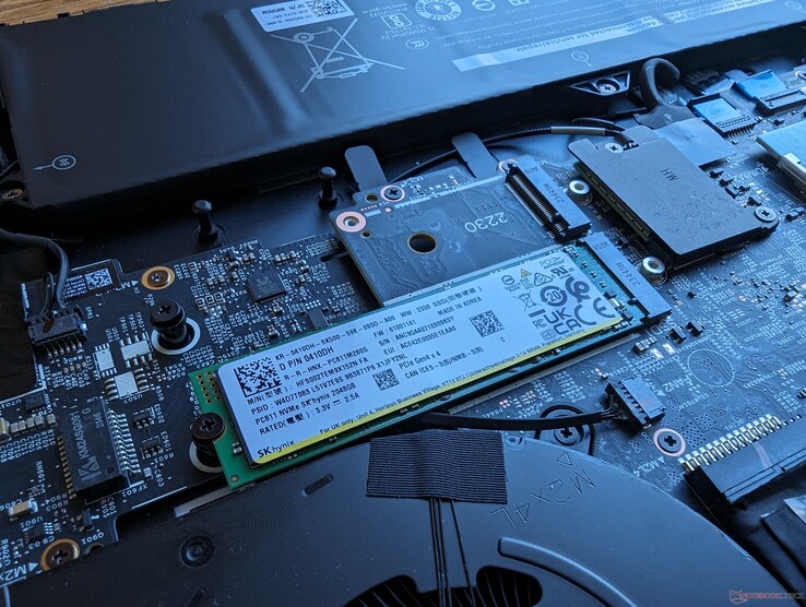 Prise en charge d'un maximum de quatre disques SSD individuels