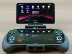 Le module complémentaire Retroid Dual Screen peut refléter l&#039;écran de votre ordinateur de poche ou afficher un contenu différent. (Source de l&#039;image : Retroid Pocket)