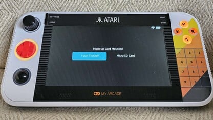 Si vous insérez une carte SD correctement formatée, un menu s'ouvre (Source de l'image : Marc Zander, Notebookcheck)