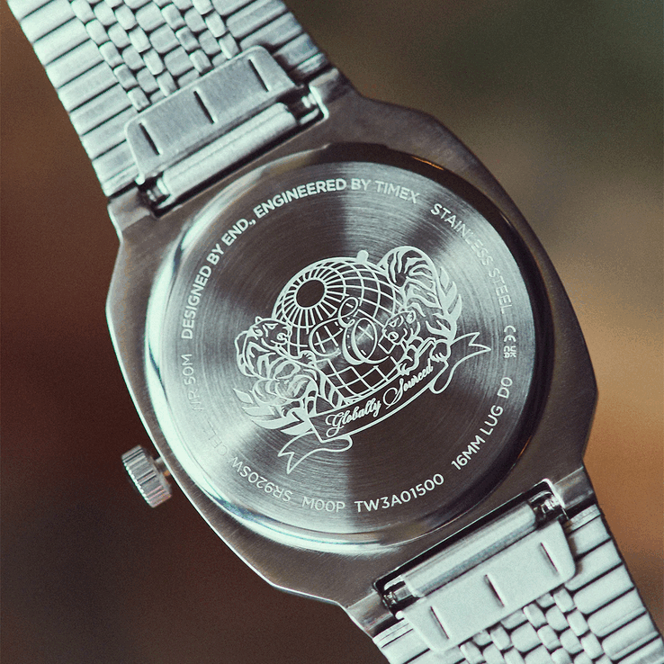 Le dos de la montre Timex END. x Timex, inspirée de la réédition de 1981.