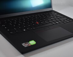 Traitement inégal : Comment Lenovo aggrave la variante AMD du ThinkPad P14s Gen 5 (Source de l'image : Benjamin Herzig/Notebookcheck)