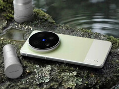 Le Vivo X300 Ultra dans l'une de ses deux couleurs de lancement.