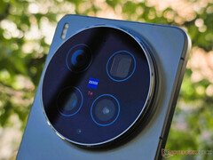 Le Vivo X300 Ultra vu de l'arrière.