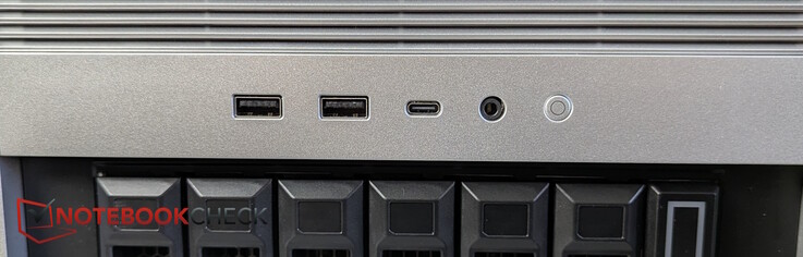 Avant : 2x USB-A 3.0, USB-C 3.0, prise pour casque d'écoute