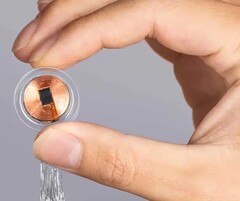 Une puce cérébrale Neuralink (Source : Neuralink)
