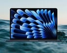 Le MacBook Air 13 M4 (2025) de Apple est doté d'un écran Liquid Retina IPS de 13,6 pouces. (Source de l'image : Apple/Amazon, Unsplash, édité)