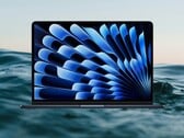 Le MacBook Air 13 M4 (2025) de Apple est doté d'un écran Liquid Retina IPS de 13,6 pouces. (Source de l'image : Apple/Amazon, Unsplash, édité)