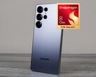 Selon les rumeurs, le Galaxy S26 Ultra serait doté d'une batterie et d'une fonction de chargement améliorées par rapport à son prédécesseur, illustré ici. (Source de l'image : Notebookcheck, Qualcomm, édité)