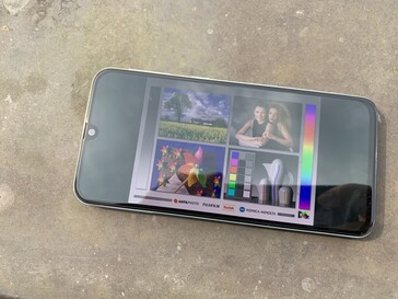 Samsung Galaxy A40 - À l'extérieur - Luminosité maximale.