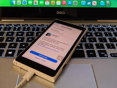 Le LumiPhone ressemble à l'extérieur à un Lumia 1020, mais il a le cœur et les tripes d'un iPhone. (Source de l'image : Reddit)