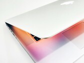 Apple devrait proposer à l'avenir à la fois un MacBook Pro doté d'un écran LCD et un MacBook Ultra équipé d'un écran OLED.