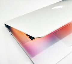 Apple devrait proposer à l'avenir à la fois un MacBook Pro doté d'un écran LCD et un MacBook Ultra équipé d'un écran OLED.