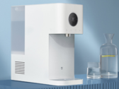 Le Mijia Desktop Drinking Machine Hot and Cold Version peut refroidir, chauffer et filtrer l'eau. (Image source : Xiaomi)