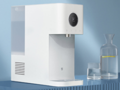 Le Mijia Desktop Drinking Machine Hot and Cold Version peut refroidir, chauffer et filtrer l&#039;eau. (Image source : Xiaomi)