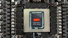 Des modules de mémoire vidéo GDDR7 d’une capacité pouvant atteindre 6 Go sont en cours de développement ; sur la photo : carte GeForce RTX 5090 avec modules de mémoire apparents