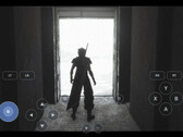 Jeu PC exécuté via DroidDeck sur Android, montrant un personnage dans un paysage enneigé avec des boutons de manette virtuelle.