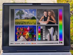 A l'extérieur, à l'ombre. Les ordinateurs portables Alienware ne sont pas vraiment conçus pour une visibilité optimale à l'extérieur