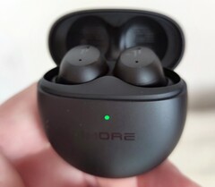 1MORE ComfoBuds Mini TWS en noir (Source : Own)