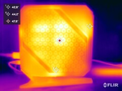 Minisforum Neptune Series HX77G vs. test d'effort (côté gauche)