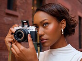 L'appareil photo numérique sans miroir Fujifilm X-T30 III est un modèle compact offrant des images fixes de 26,1 Mpx et des vidéos 30P 6K. (Source de l'image : Fujifilm)