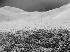 Vue rapprochée d'une partie d'un cratère photographié lors de la troisième sortie d'Apollo 15 sur le sol lunaire (Source de l'image : NASA ; recadrée)