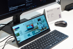 L'Acer PM131QT est un petit écran secondaire pour les fans de simulation et d'autres cas d'utilisation