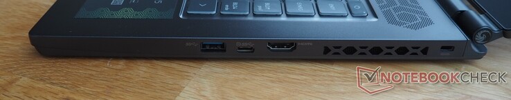 Côté droit : USB-A 3.2 Gen 2, USB-C 3.2 Gen 2 (y compris DisplayPort), HDMI, verrou Kensington