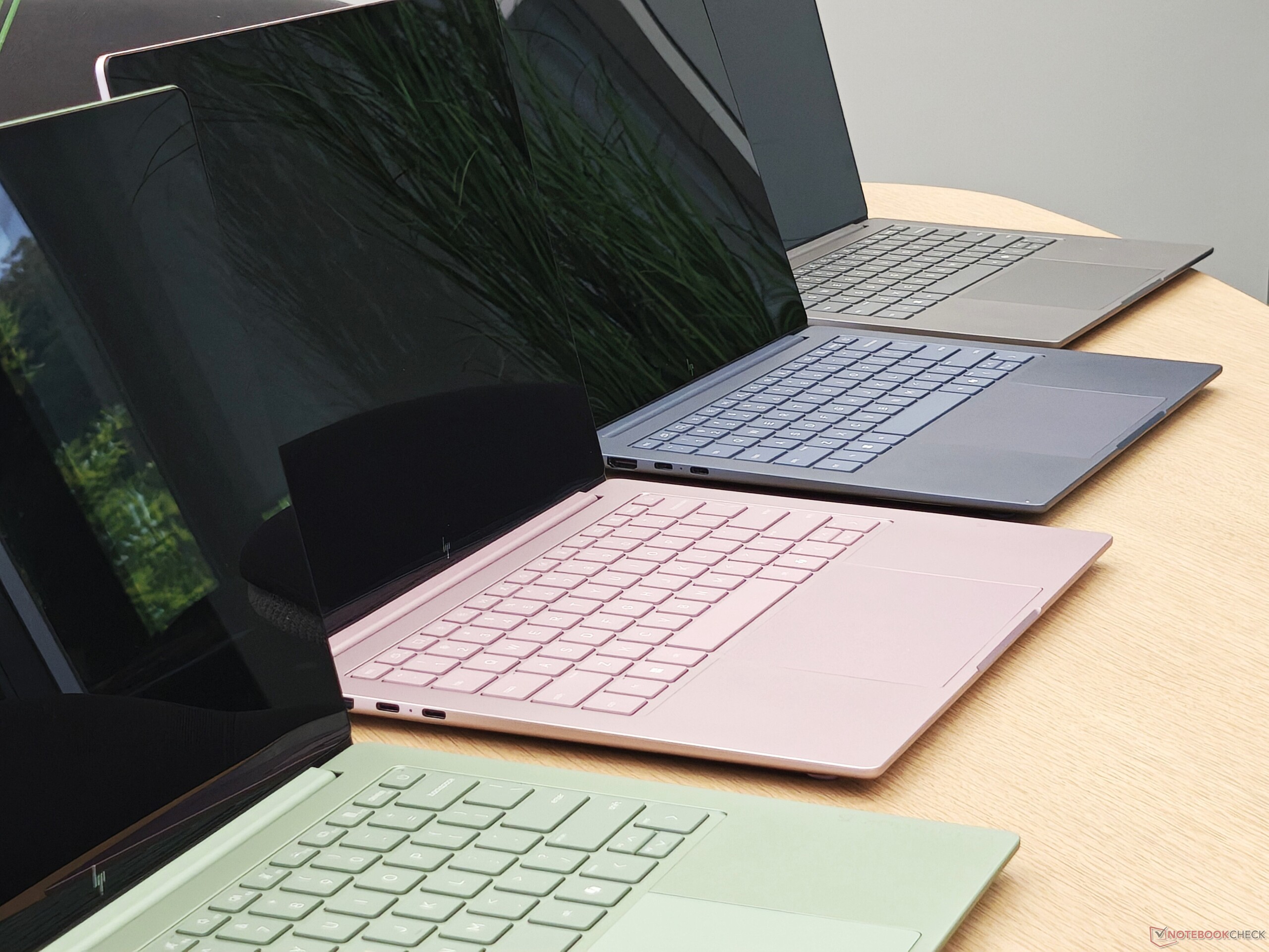 Les quatre couleurs différentes du nouveau HP OmniBook 5