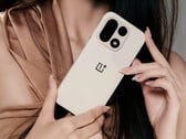 Selon les rumeurs, le OnePlus 15 aurait une épaisseur de 8,1 mm. Photo : une image promotionnelle du téléphone. (Source de l'image : OnePlus)