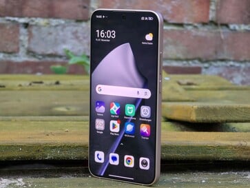 Le Xiaomi 15T en revue. (Image source : Notebookcheck/Marcus Herbrich)