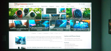 Les sites web sont également lisibles. (f/1.6 1/20 sec ISO 400) (Source de l'image : Notebookcheck)