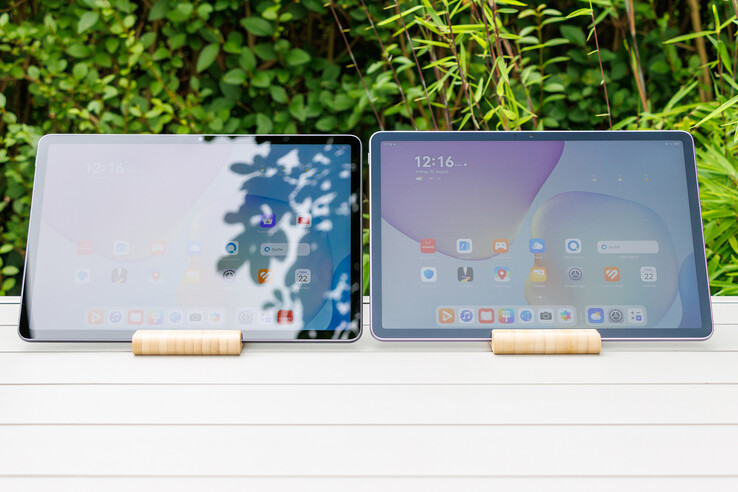 La MatePad 11,5 avec et sans écran PaperMatte (de gauche à droite).