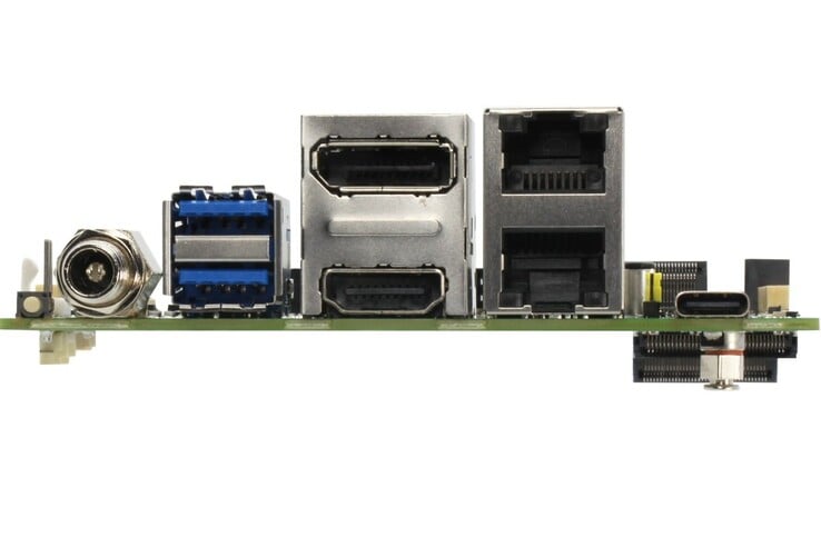 Cet ordinateur monocarte prend en charge un total de trois écrans 4K (Source de l'image : Aaeon)